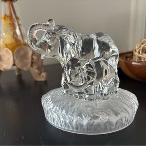 Oneida Capri Wildlife Collection Elephant and Baby figurine